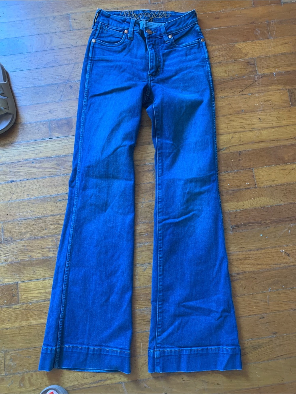 Women’s Wrangler retro high waisted flare wide leg Jeans - Picture 2 of 3